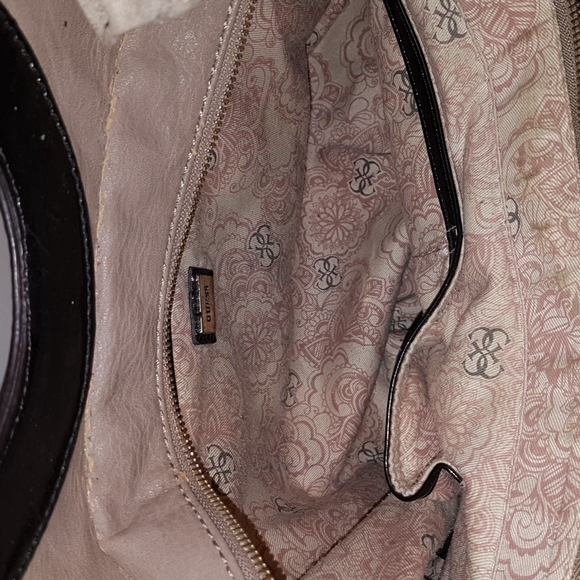 Guess Grey Satchel with black piping - Picture 4 of 5